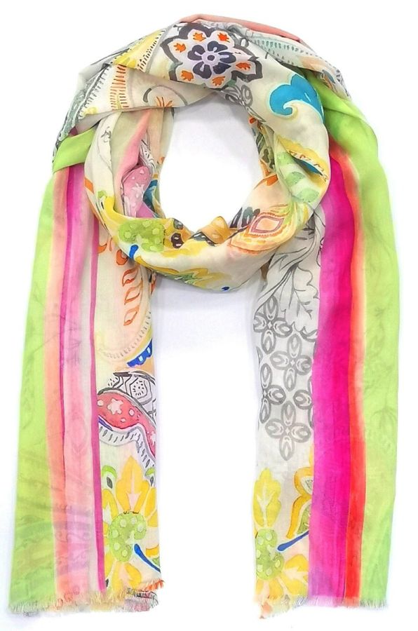 Big scarf in elegant paisley print in colorfull colors and lipstick colores and with borders at both sides